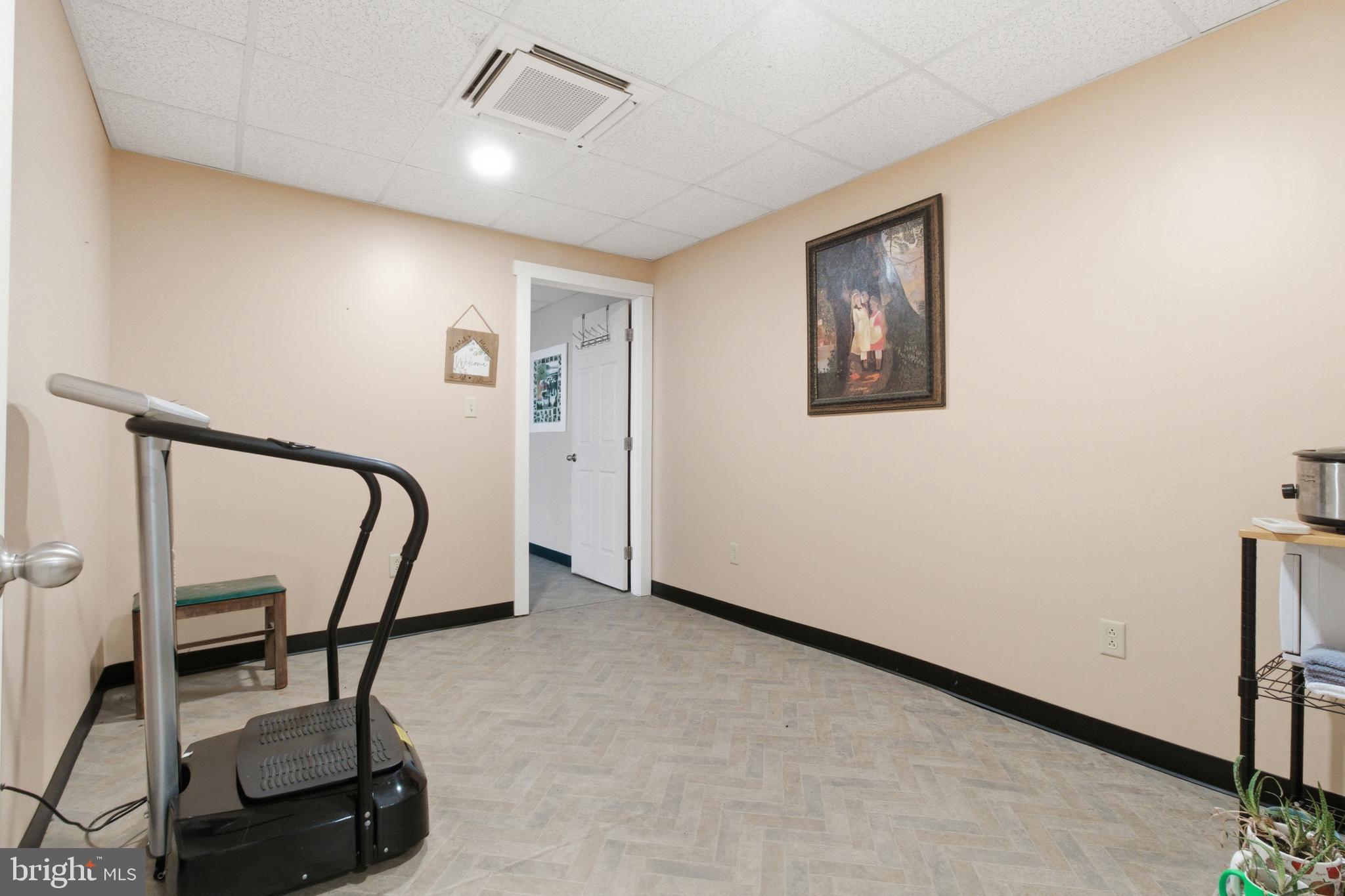 1081 & 1083 N FRONT STREET