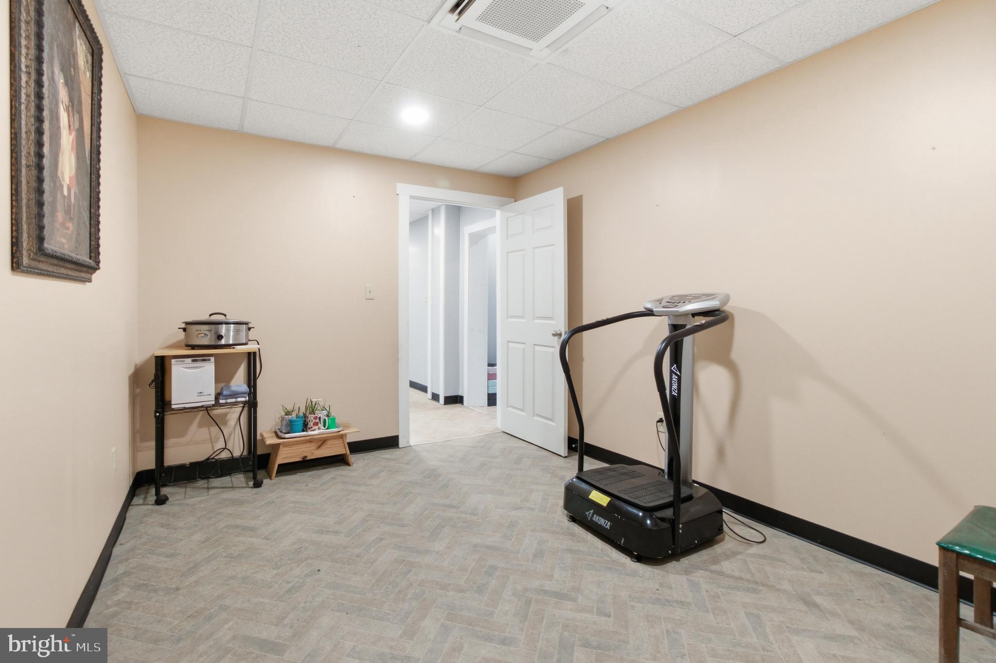 1081 & 1083 N FRONT STREET