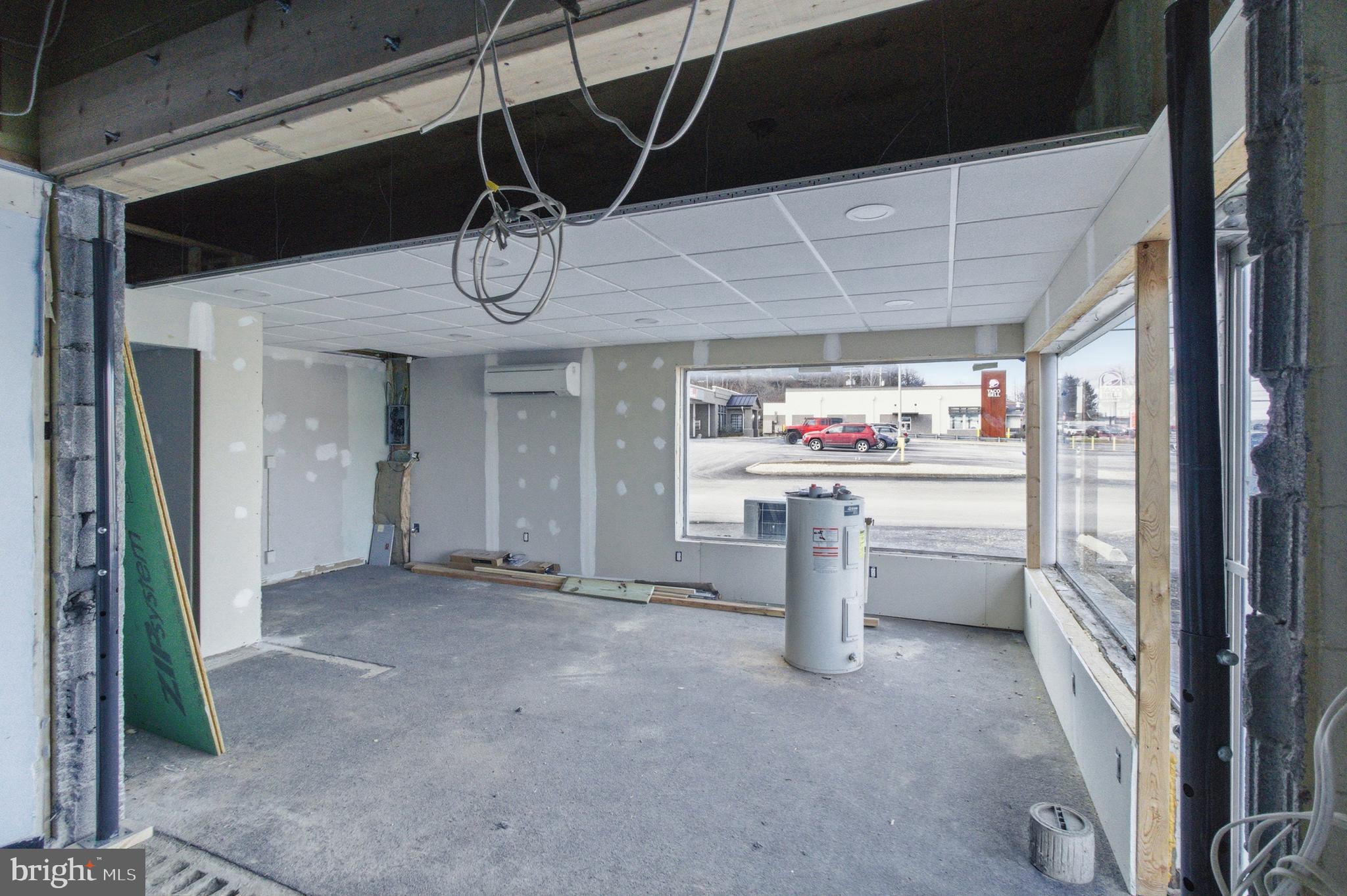 1081 & 1083 N FRONT STREET