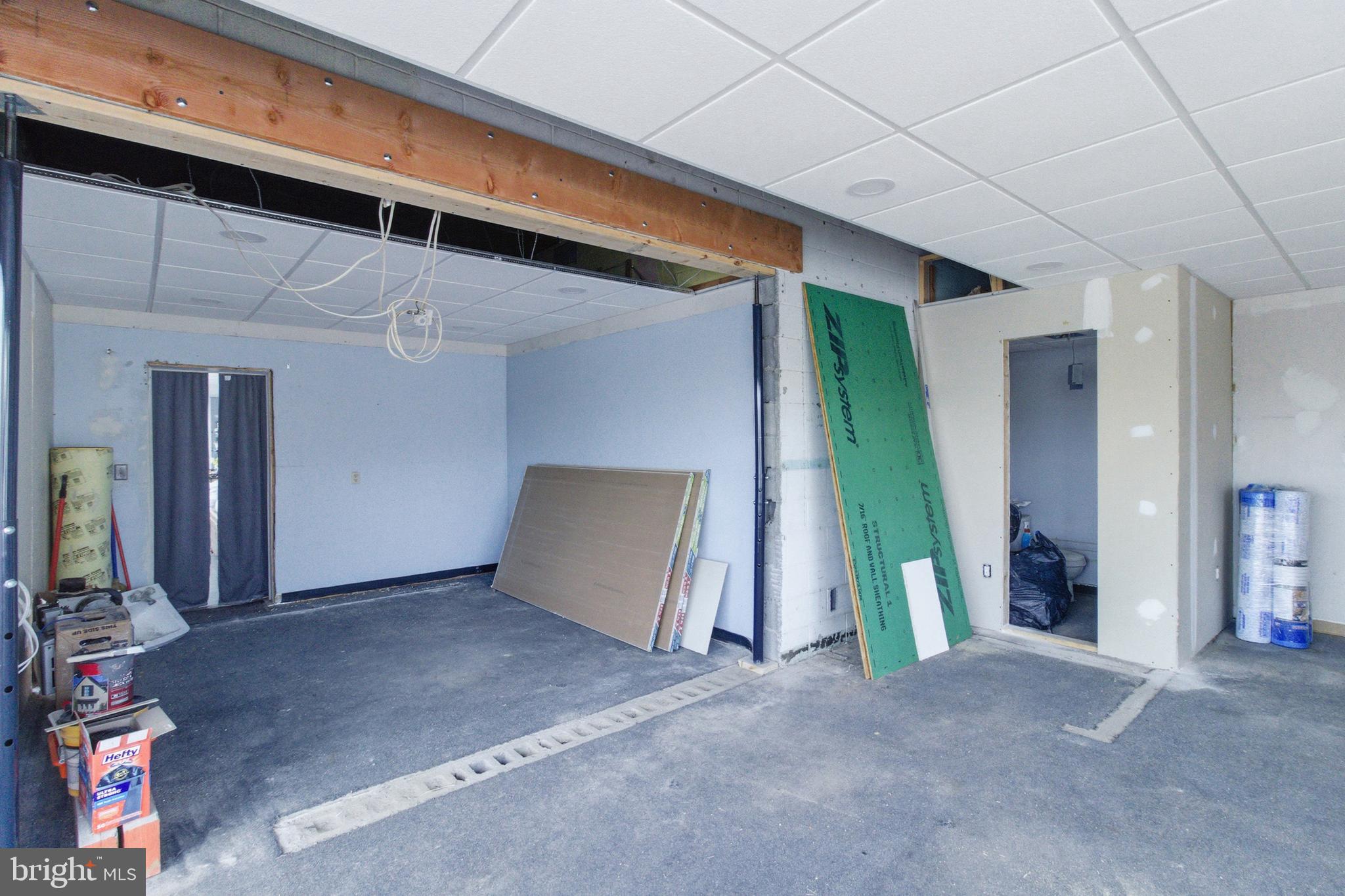 1081 & 1083 N FRONT STREET