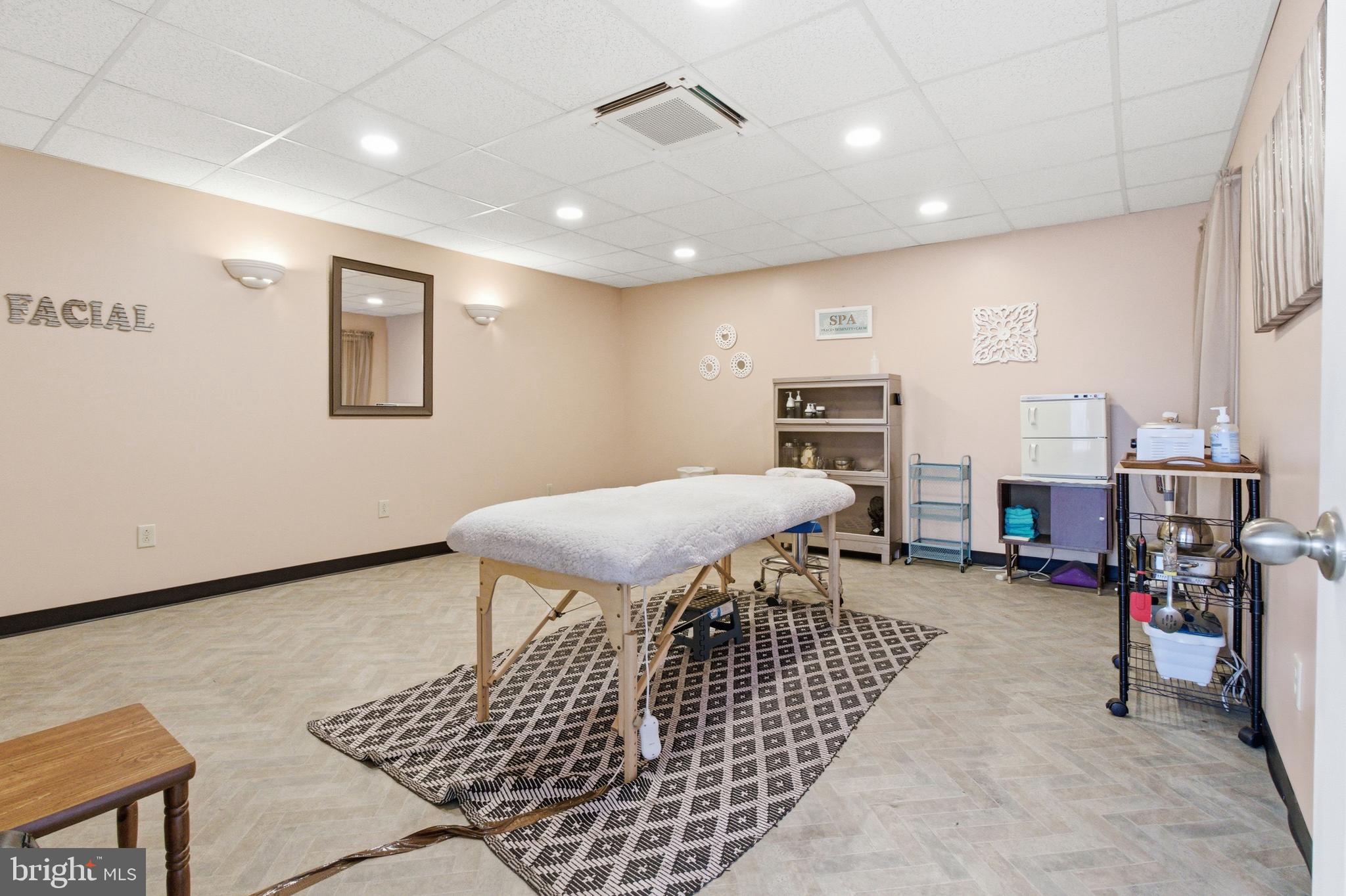 1081 & 1083 N FRONT STREET