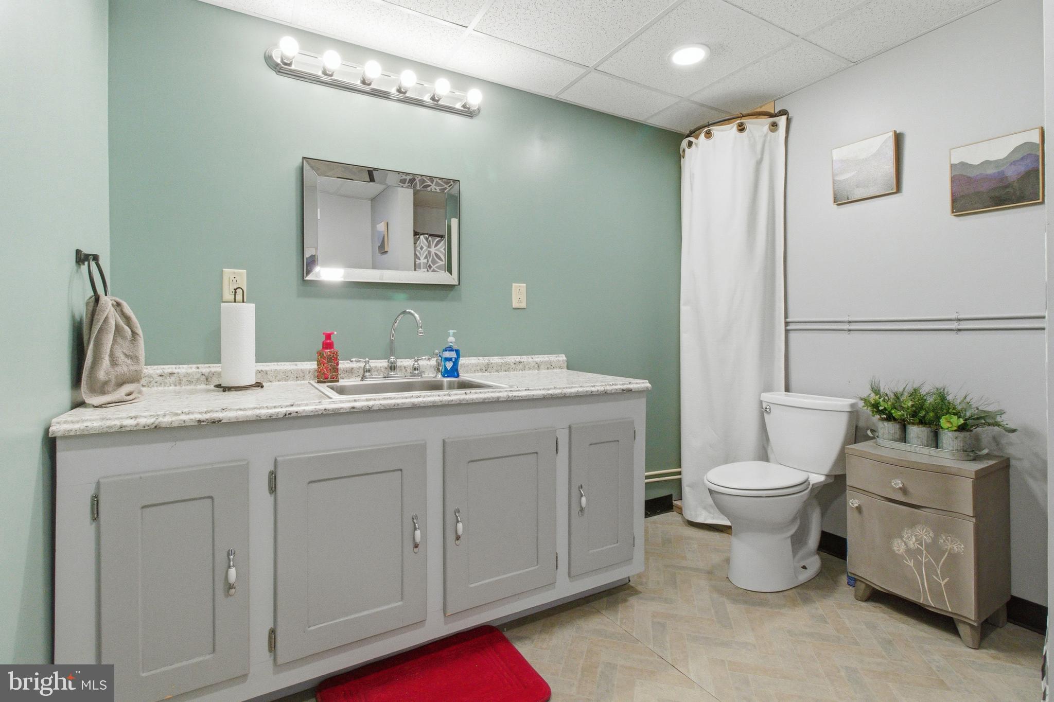 1081 & 1083 N FRONT STREET