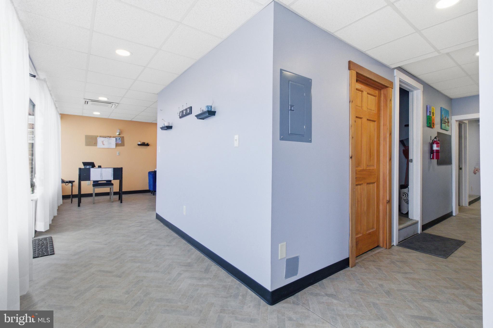 1081 & 1083 N FRONT STREET