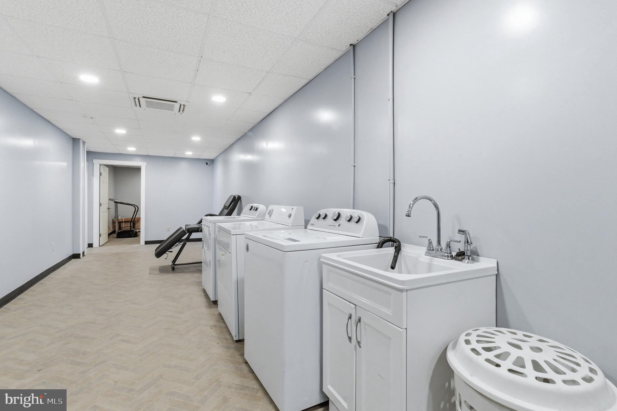 1081 & 1083 N FRONT STREET