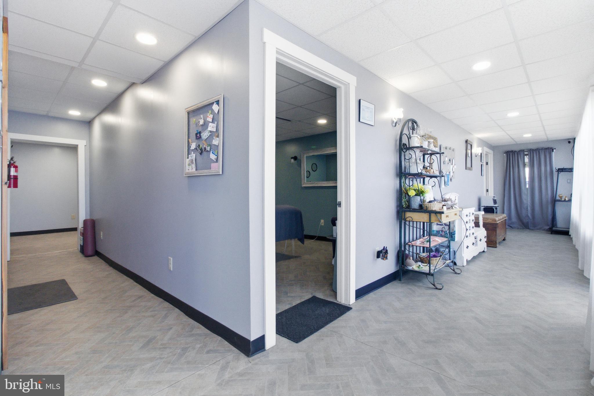 1081 & 1083 N FRONT STREET