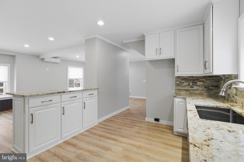 324 W 6TH AVENUE