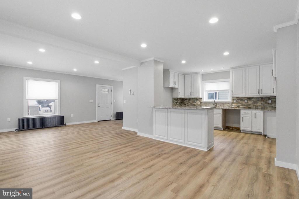 324 W 6TH AVENUE