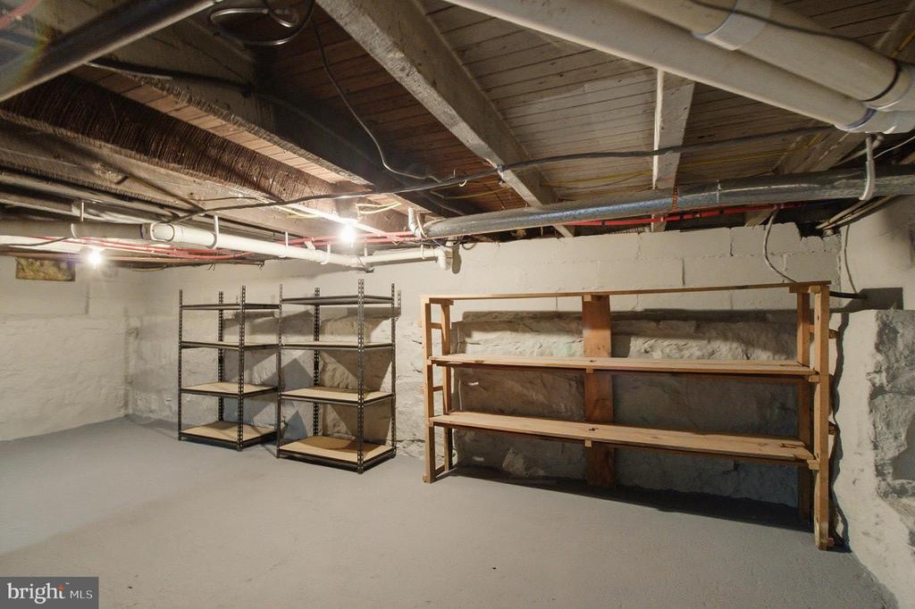 324 W 6TH AVENUE