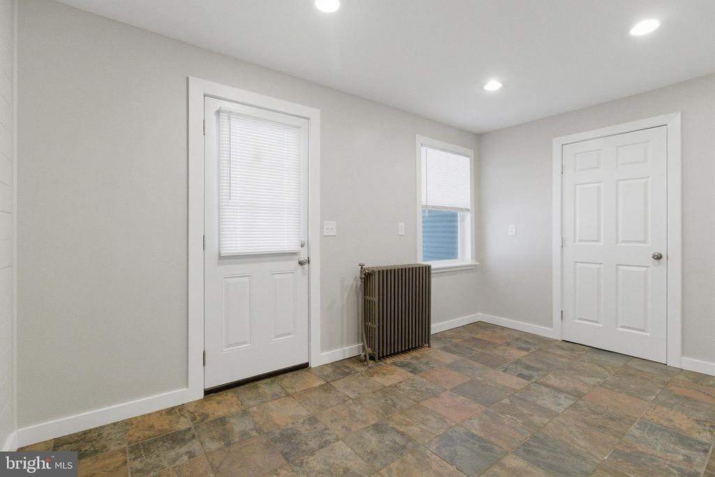 324 W 6TH AVENUE