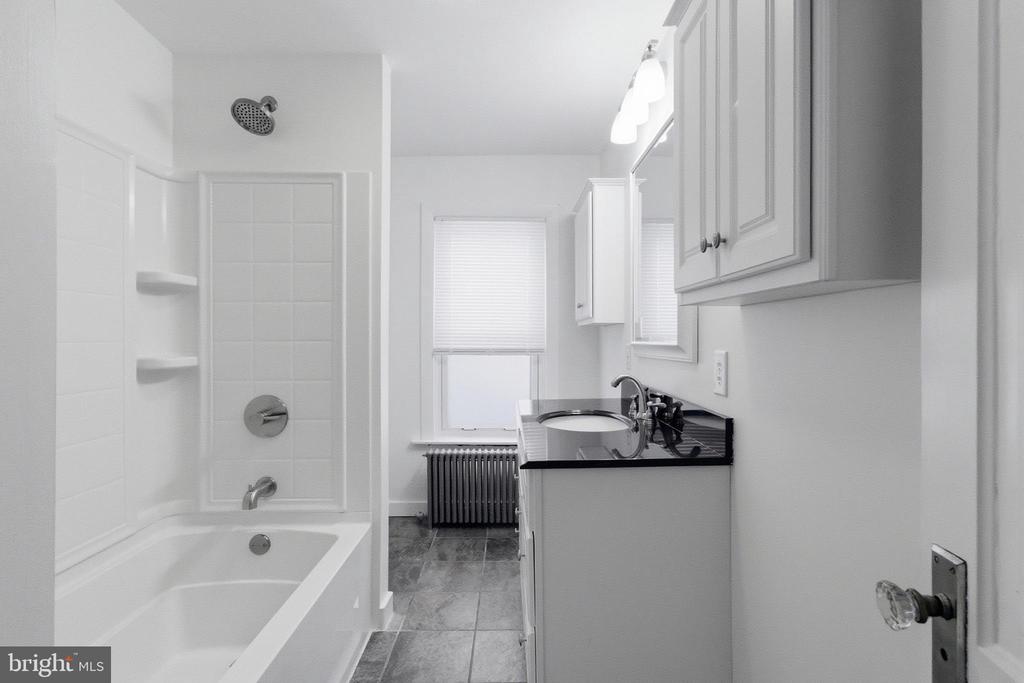324 W 6TH AVENUE