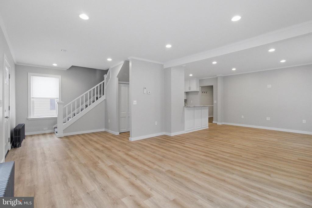 324 W 6TH AVENUE