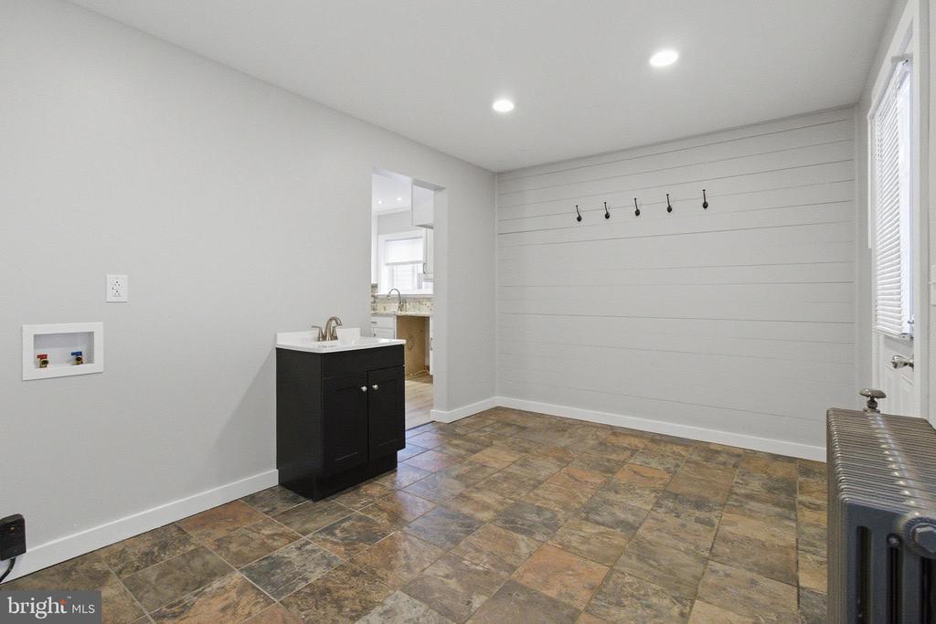 324 W 6TH AVENUE