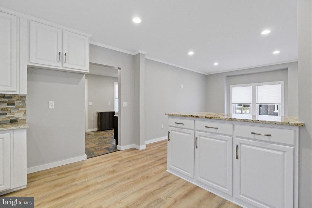 324 W 6TH AVENUE