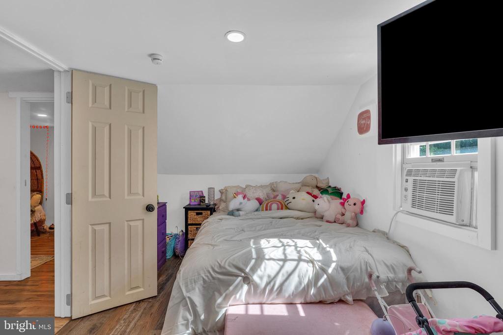 674 RED SCHOOLHOUSE ROAD