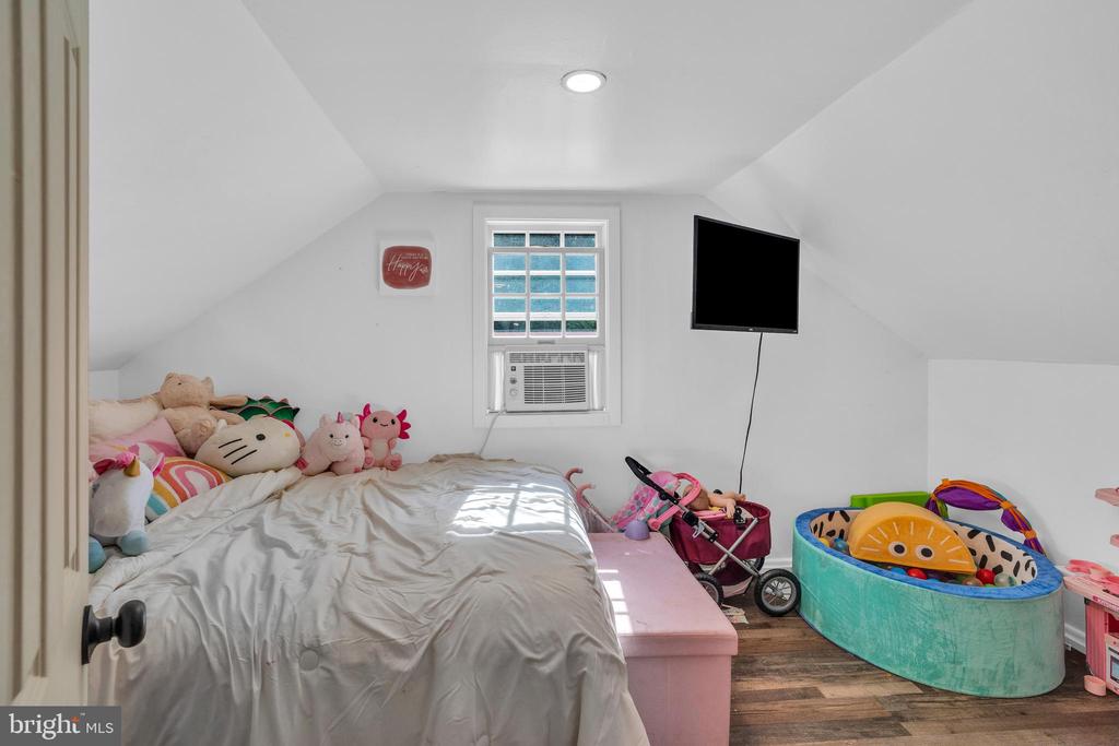 674 RED SCHOOLHOUSE ROAD