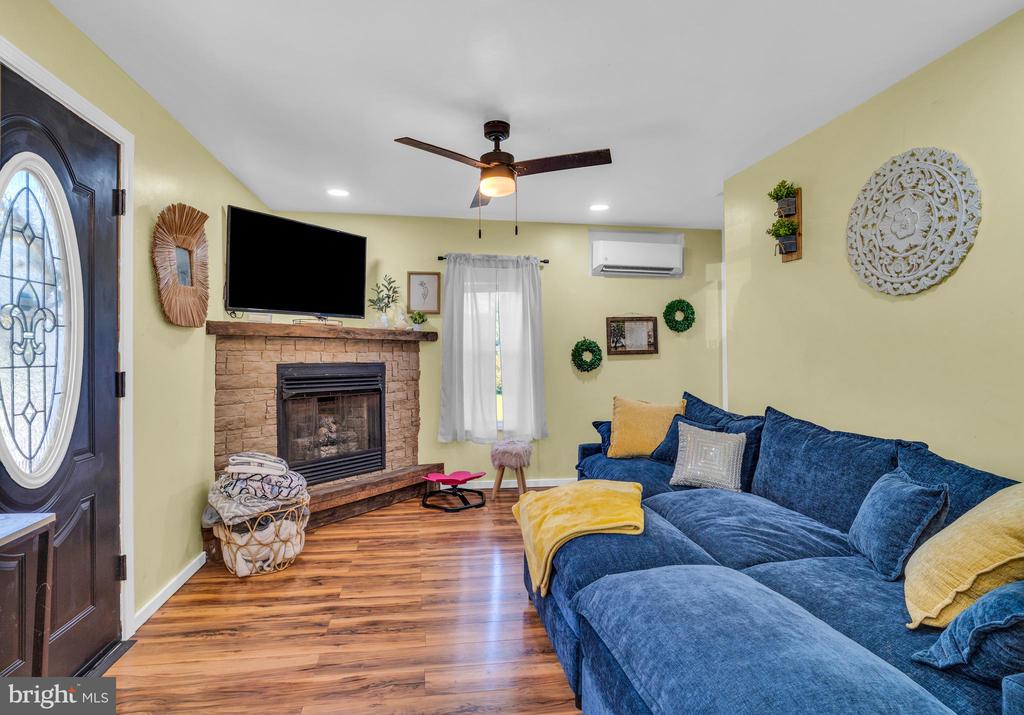 674 RED SCHOOLHOUSE ROAD
