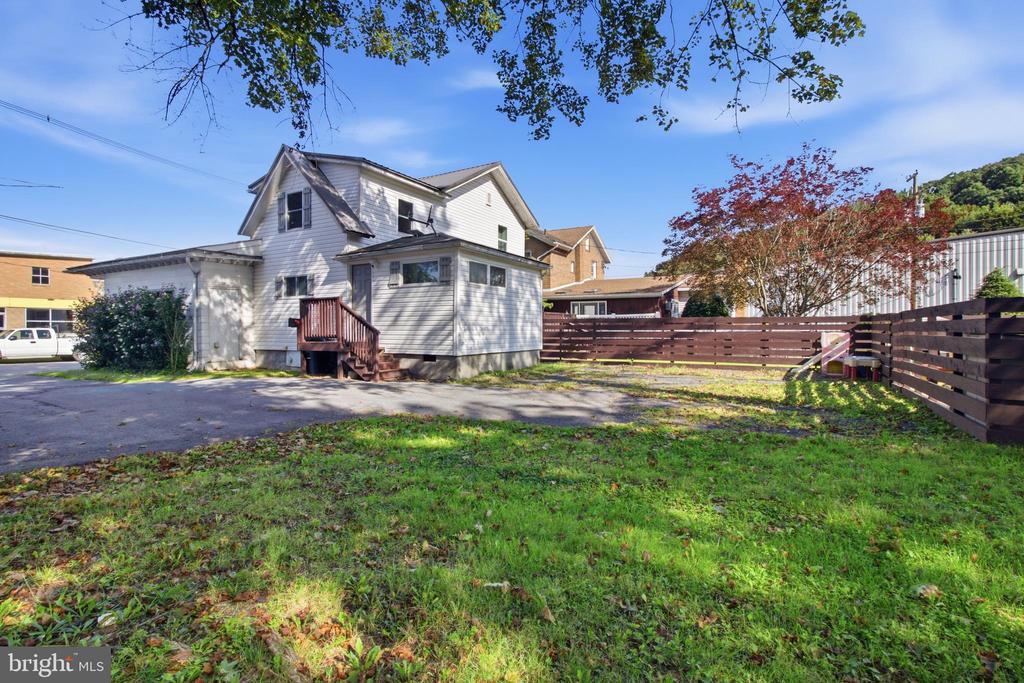 107 N 4TH STREET