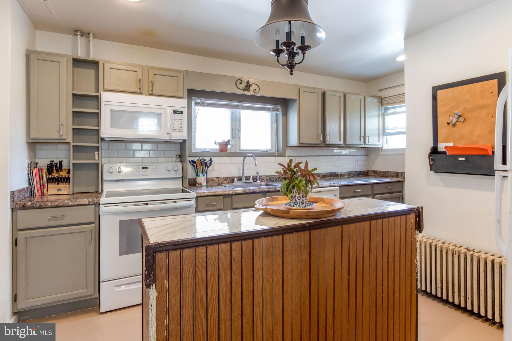 221 N 11th STREET