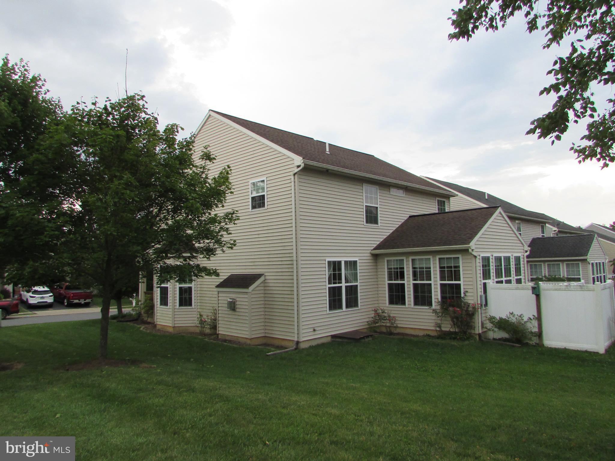 151 Farmington Ln