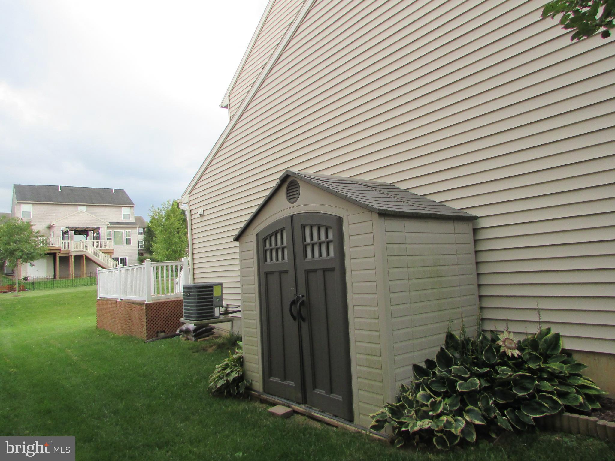 151 Farmington Ln