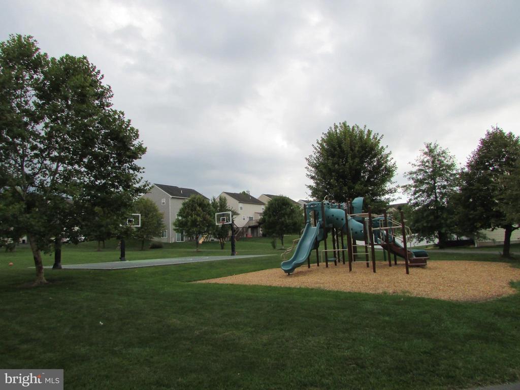 151 Farmington Ln