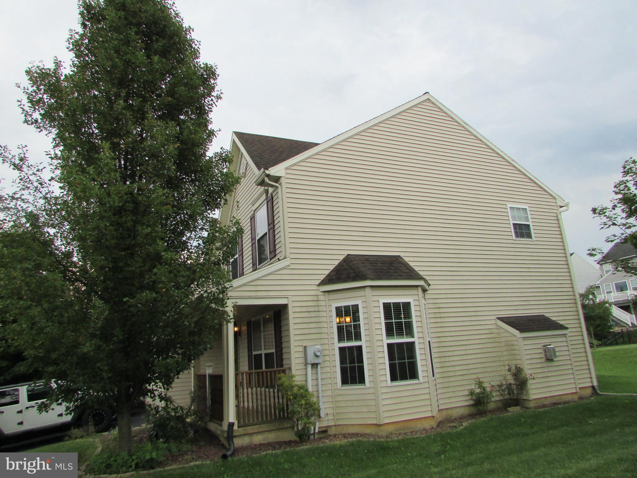 151 Farmington Ln