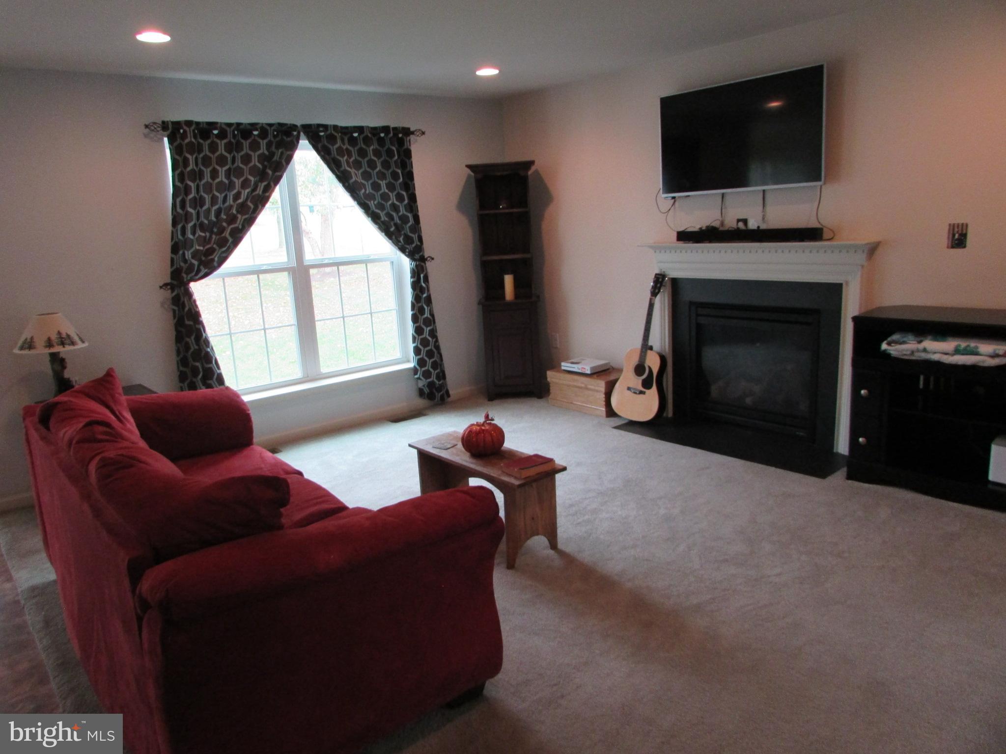 151 Farmington Ln