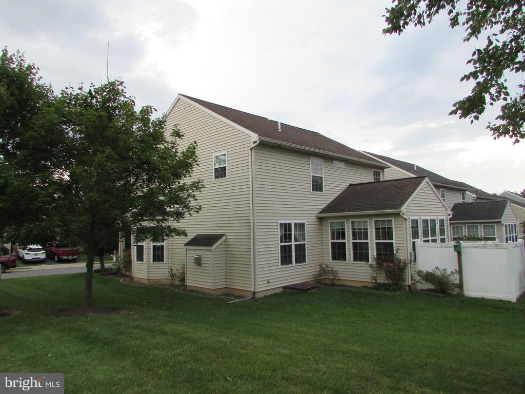 151 Farmington Ln