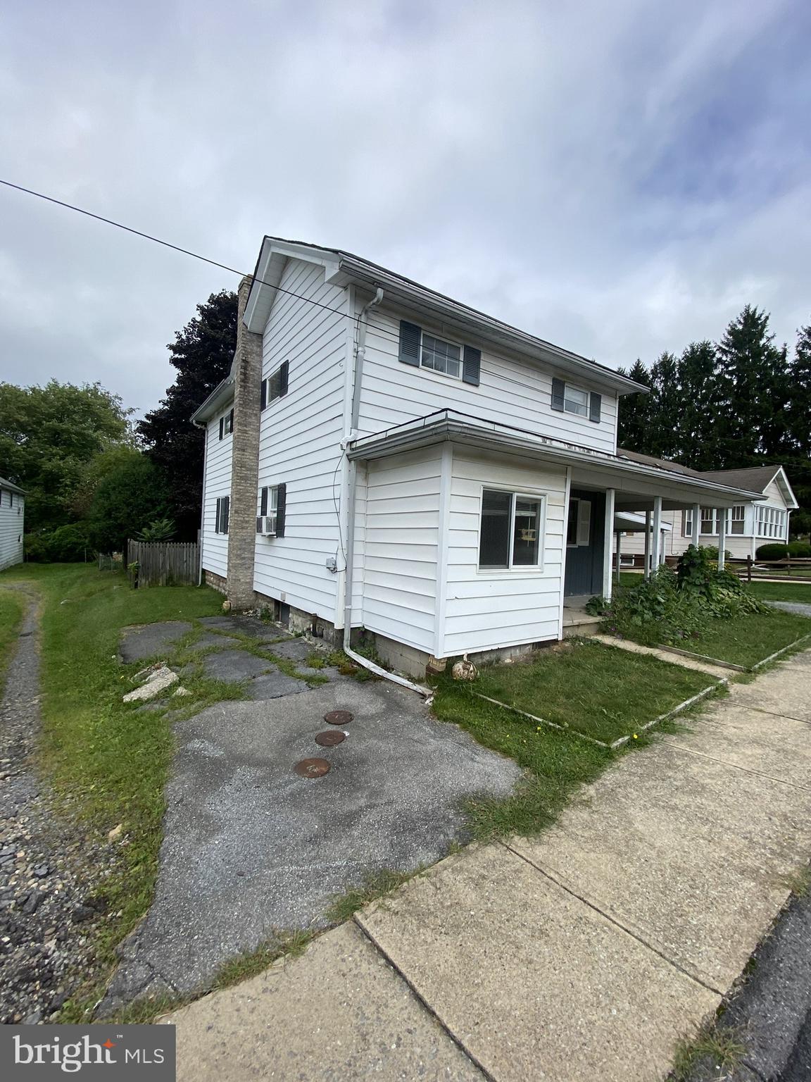 713 E Locust St