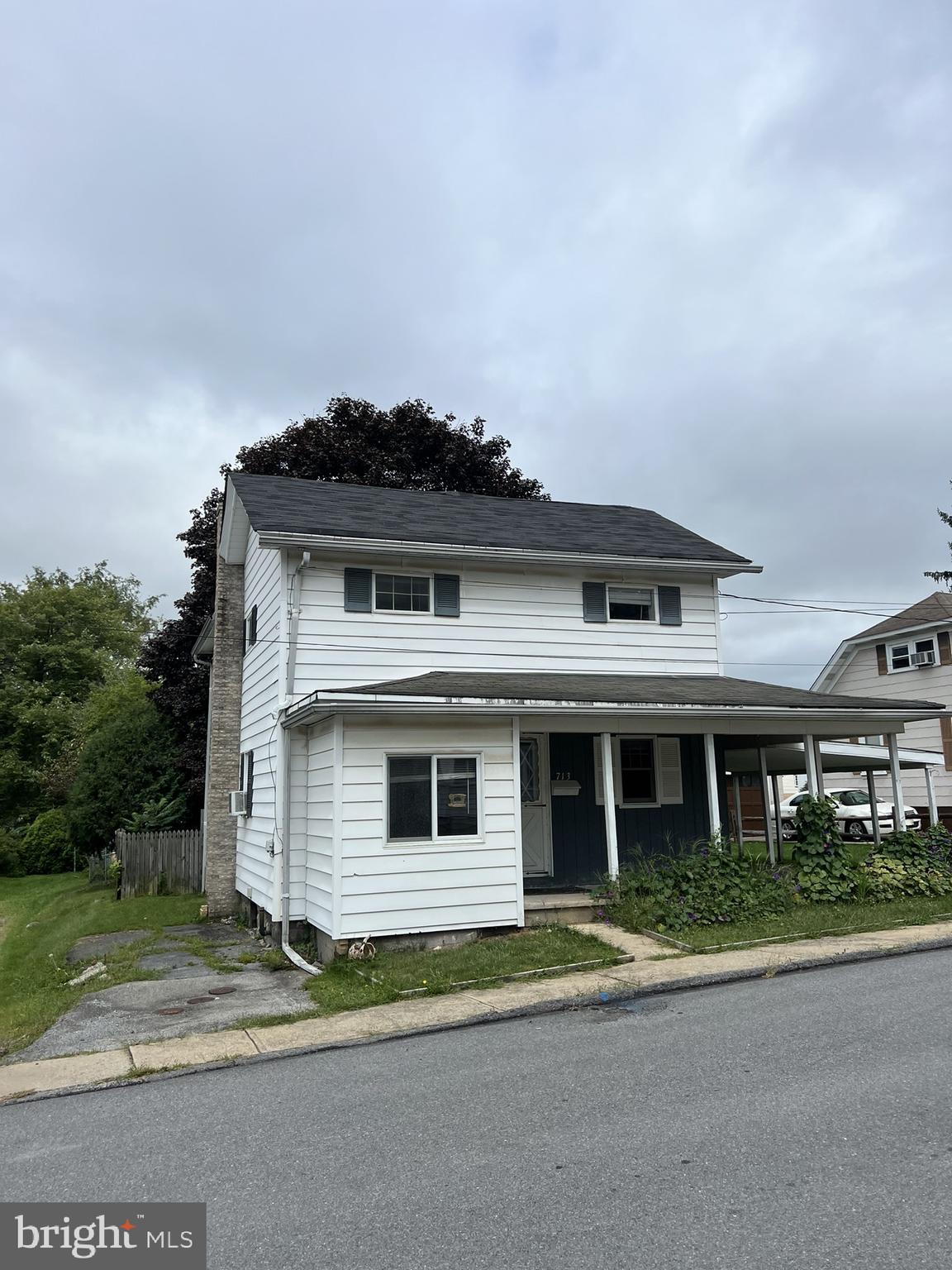 713 E Locust St