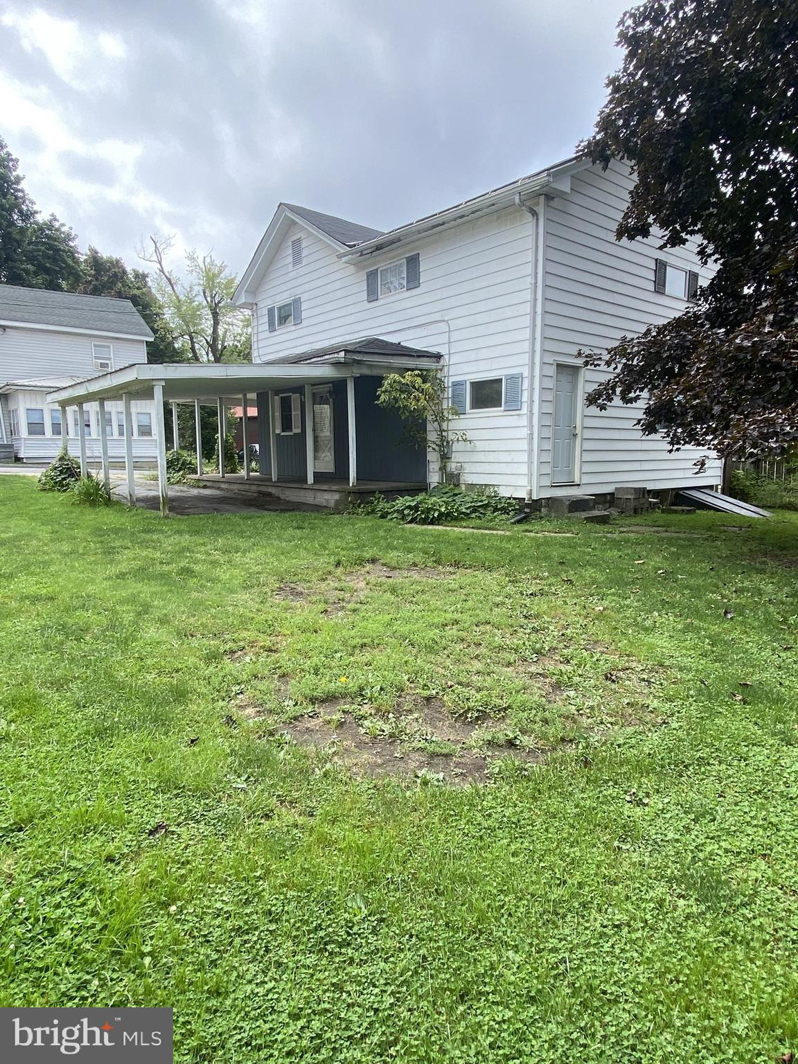 713 E Locust St