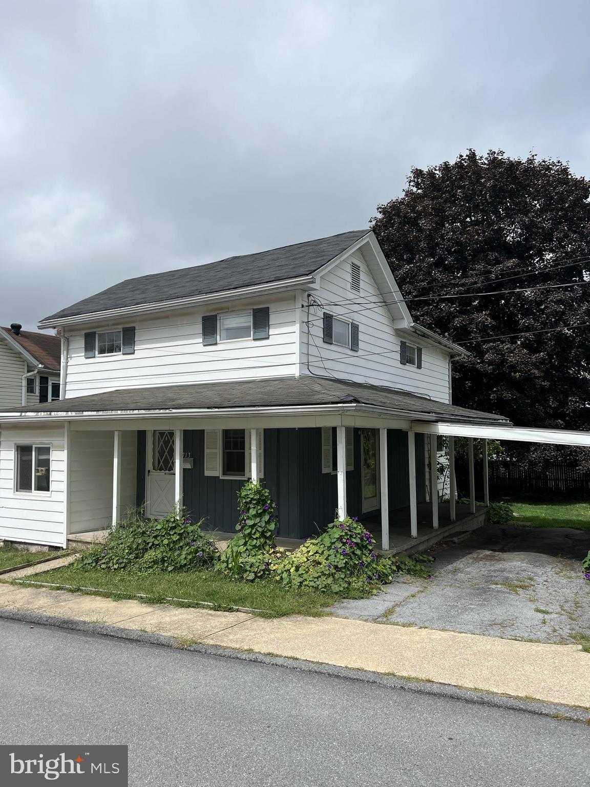 713 E Locust St