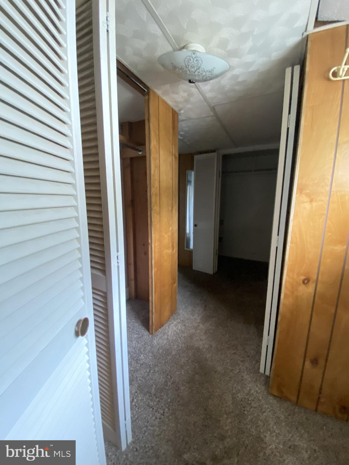 713 E Locust St