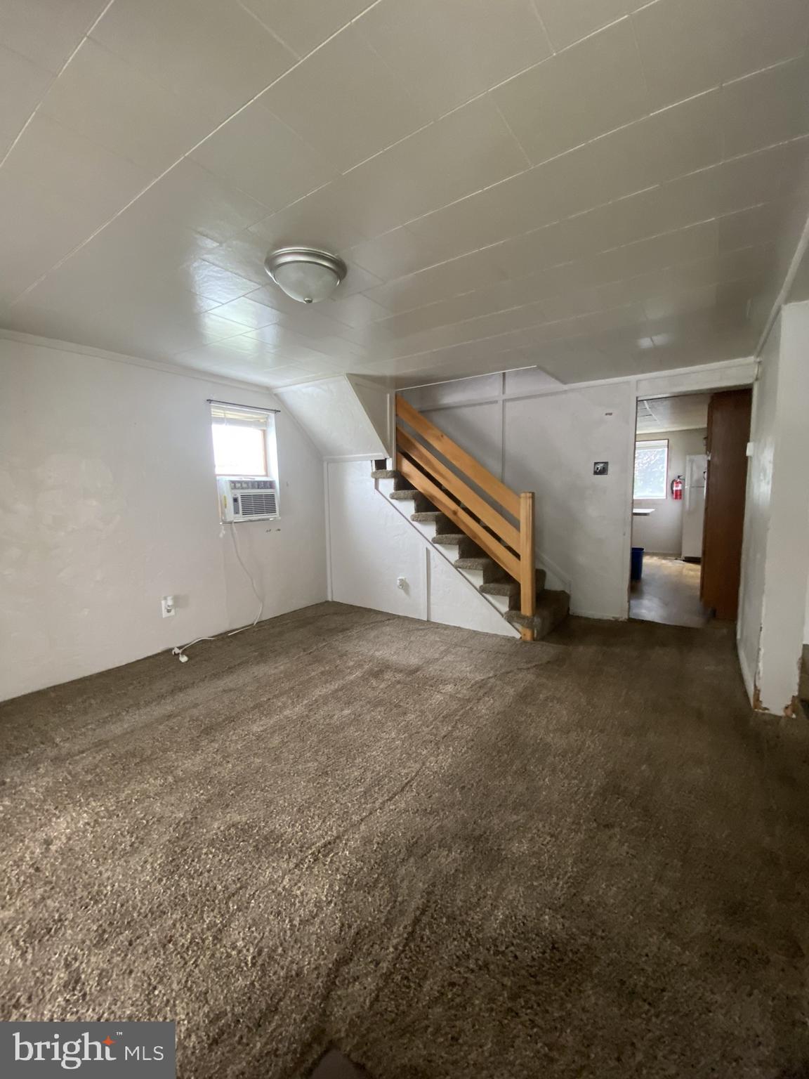 713 E Locust St