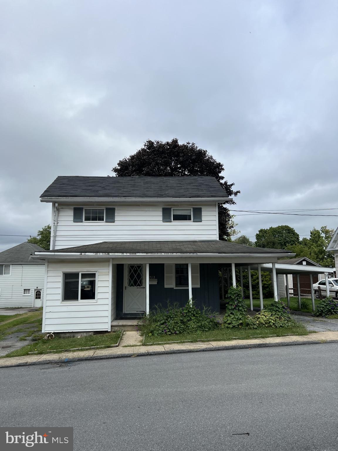 713 E Locust St