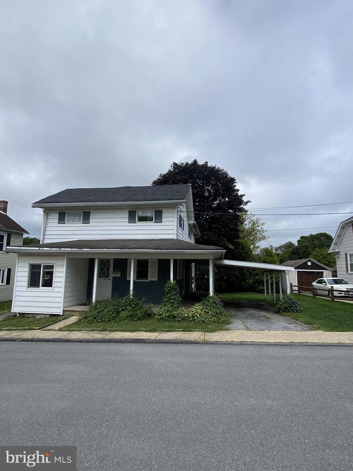 713 E Locust St
