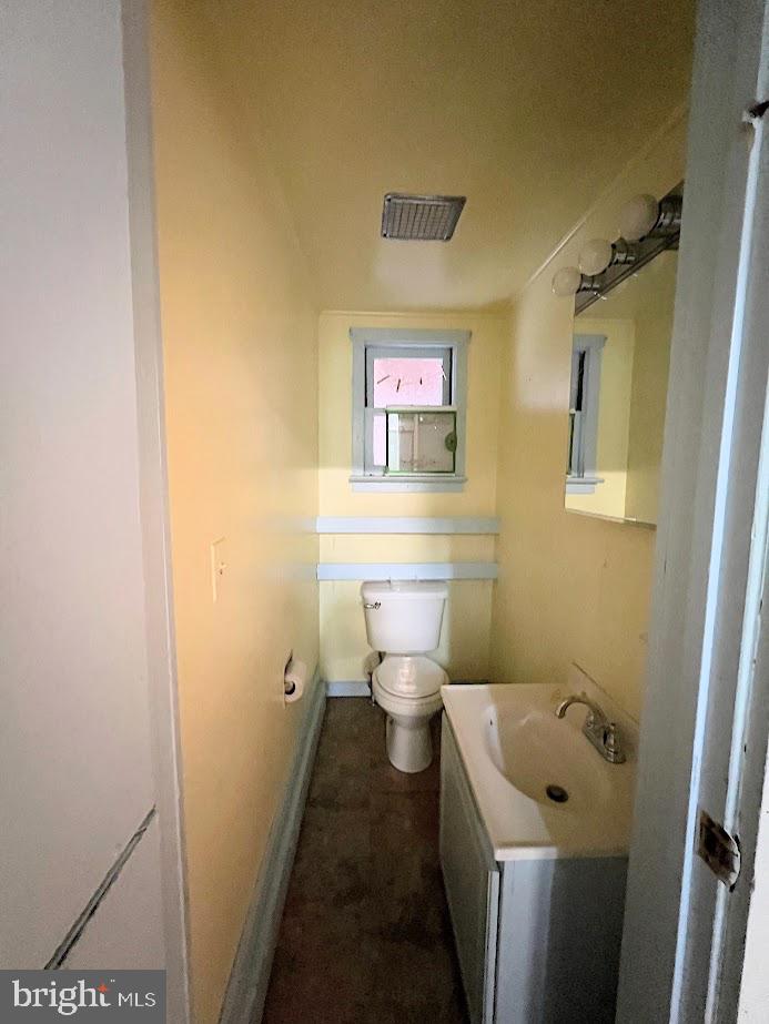 328 Front St N