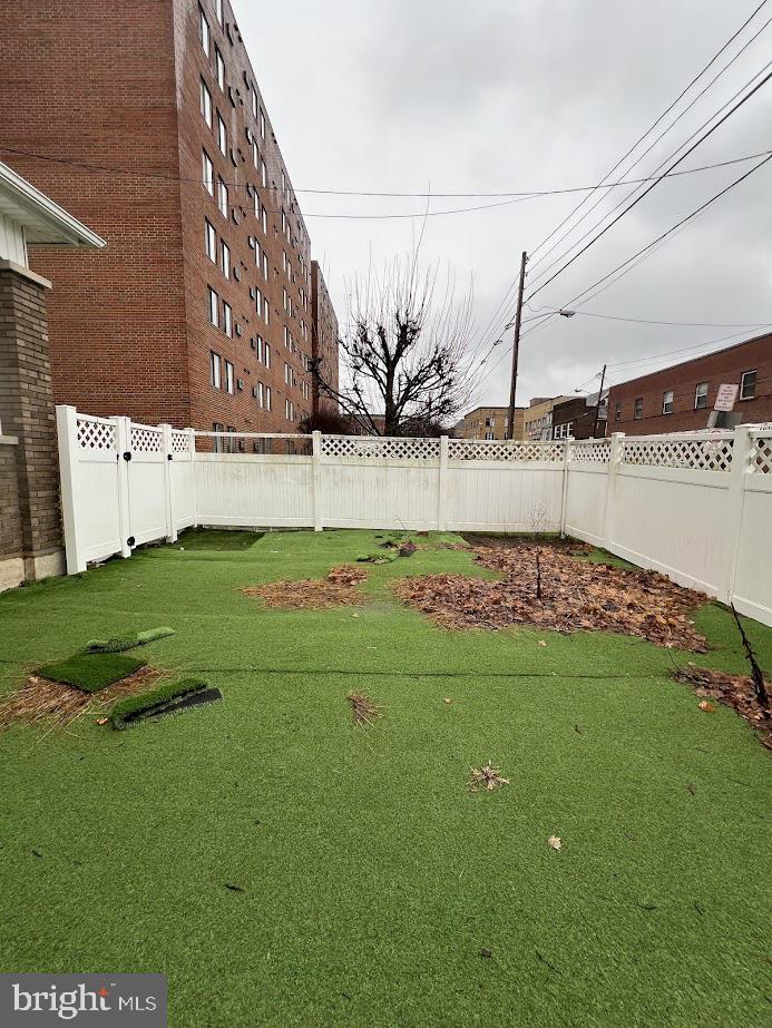 328 Front St N