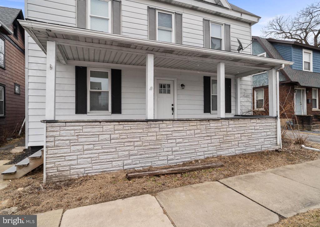 108 N Centre St
