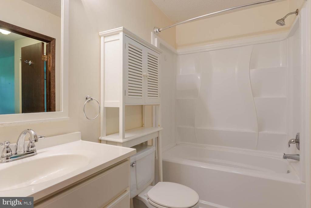 1109 TEABERRY LANE