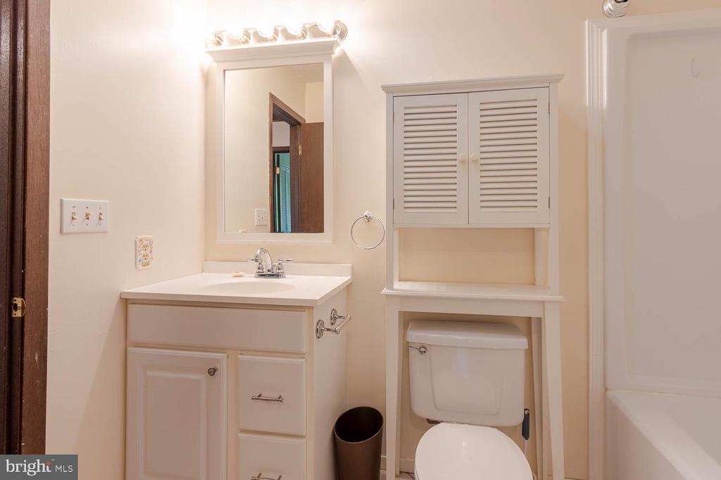 1109 TEABERRY LANE