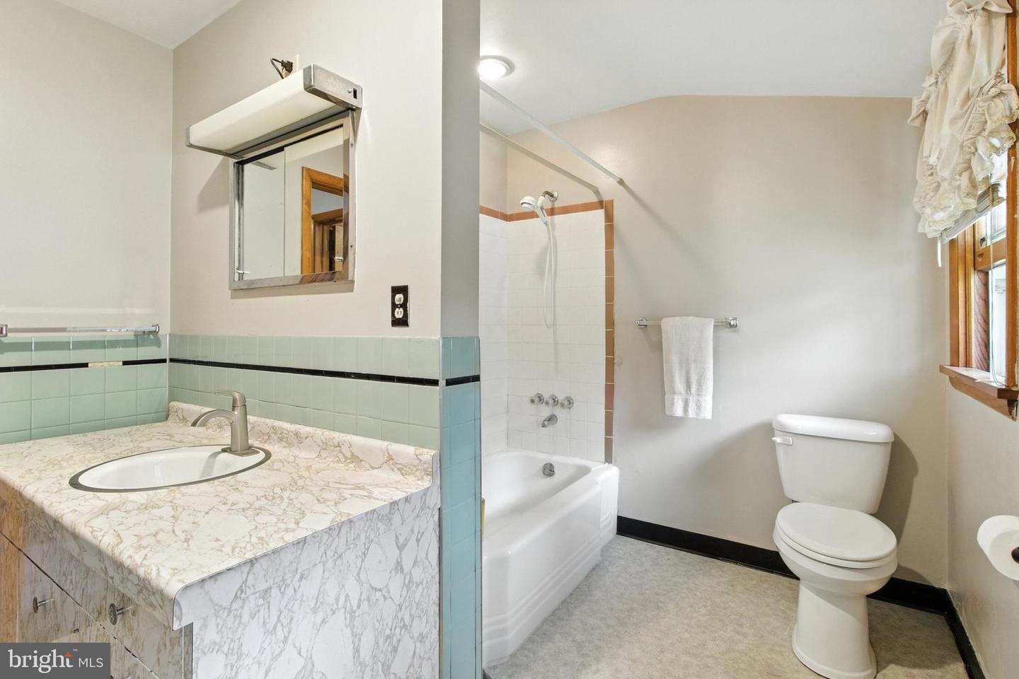 415 S 4th St