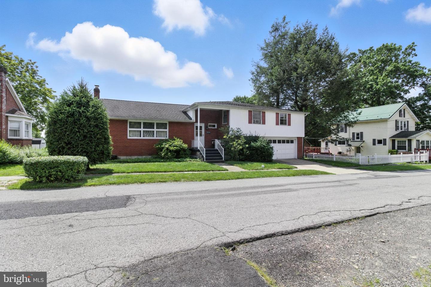 415 S 4th St