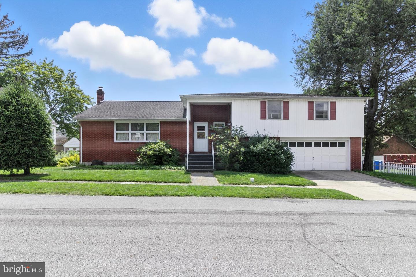 415 S 4th St