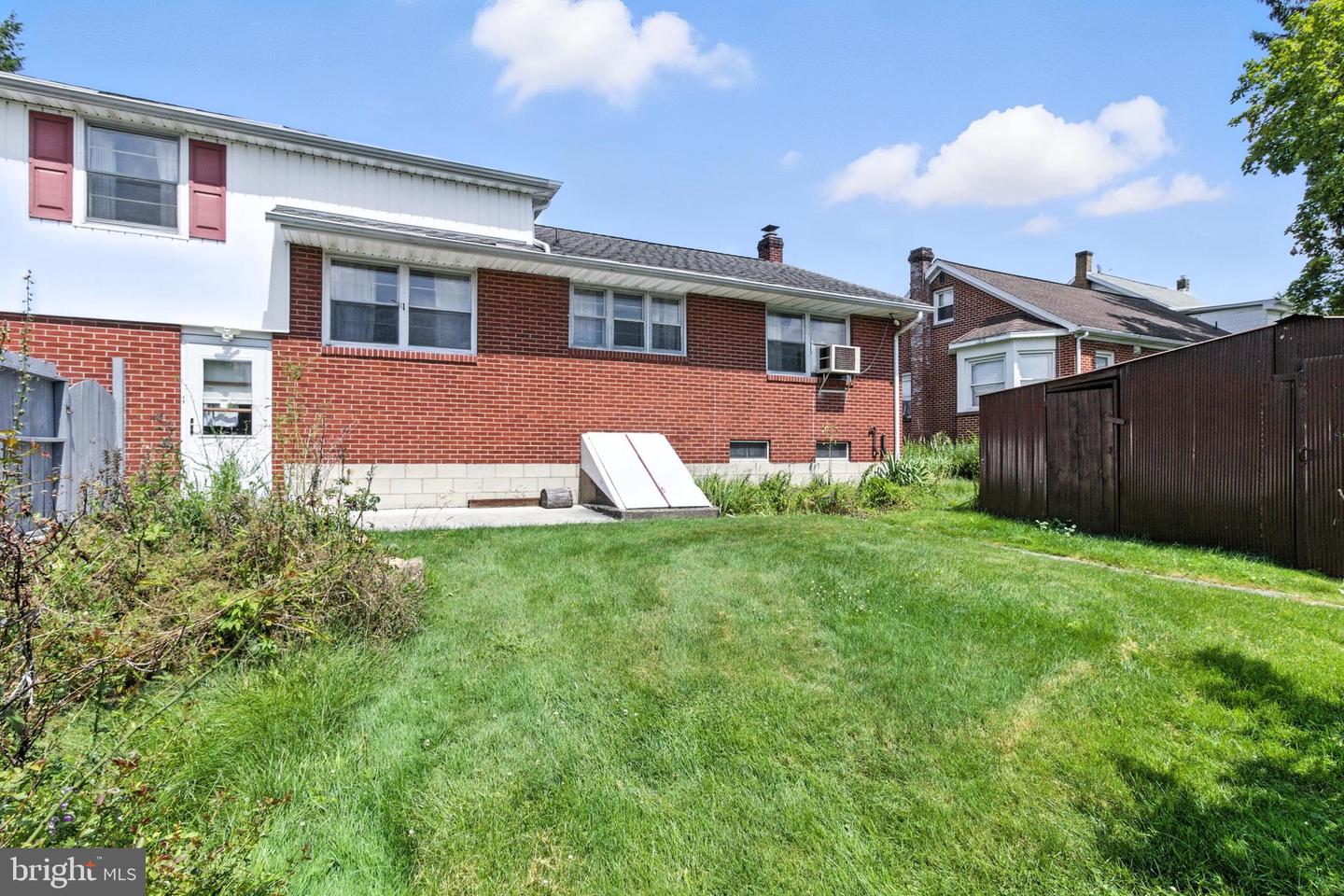 415 S 4th St