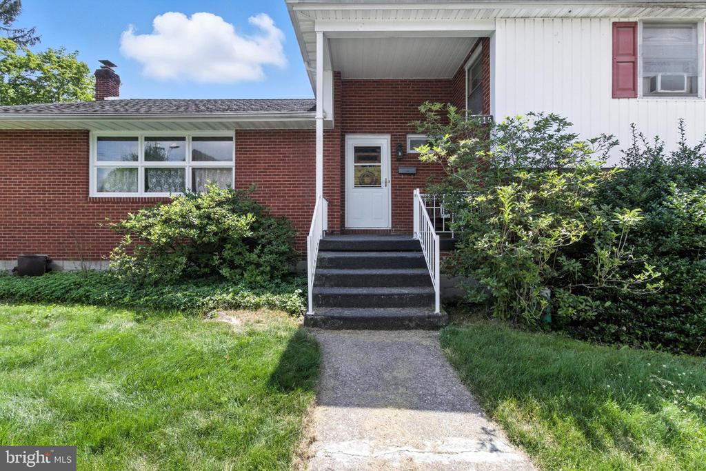 415 S 4th St