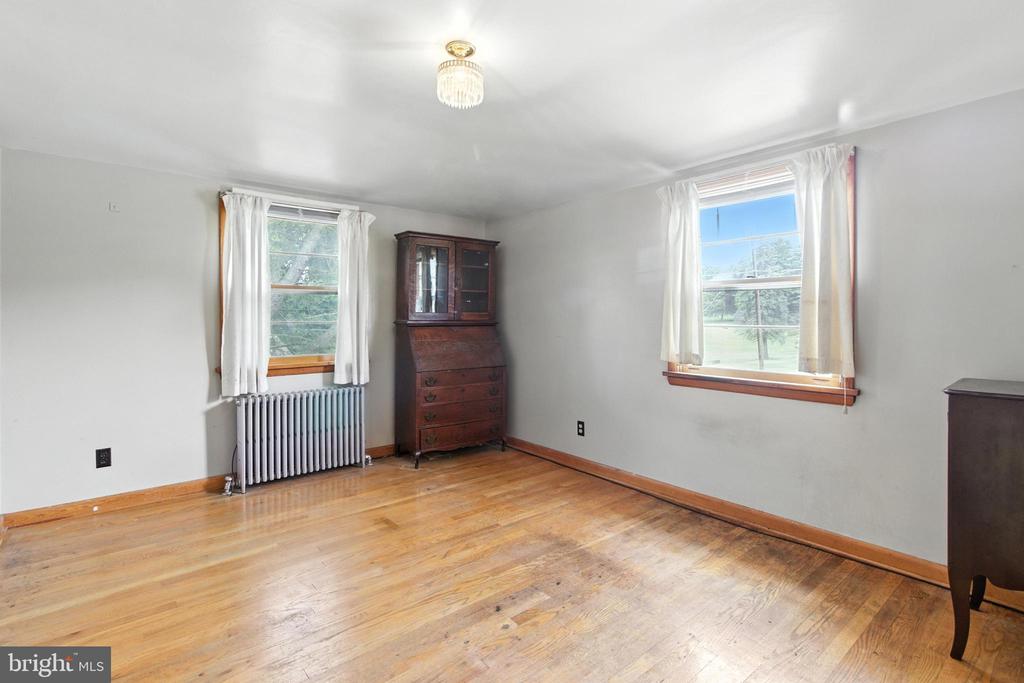 415 S 4th St