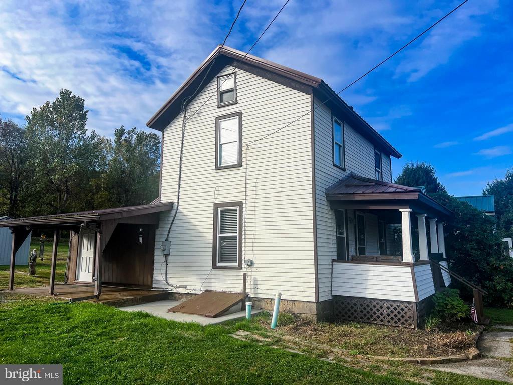 413 WALKER STREET