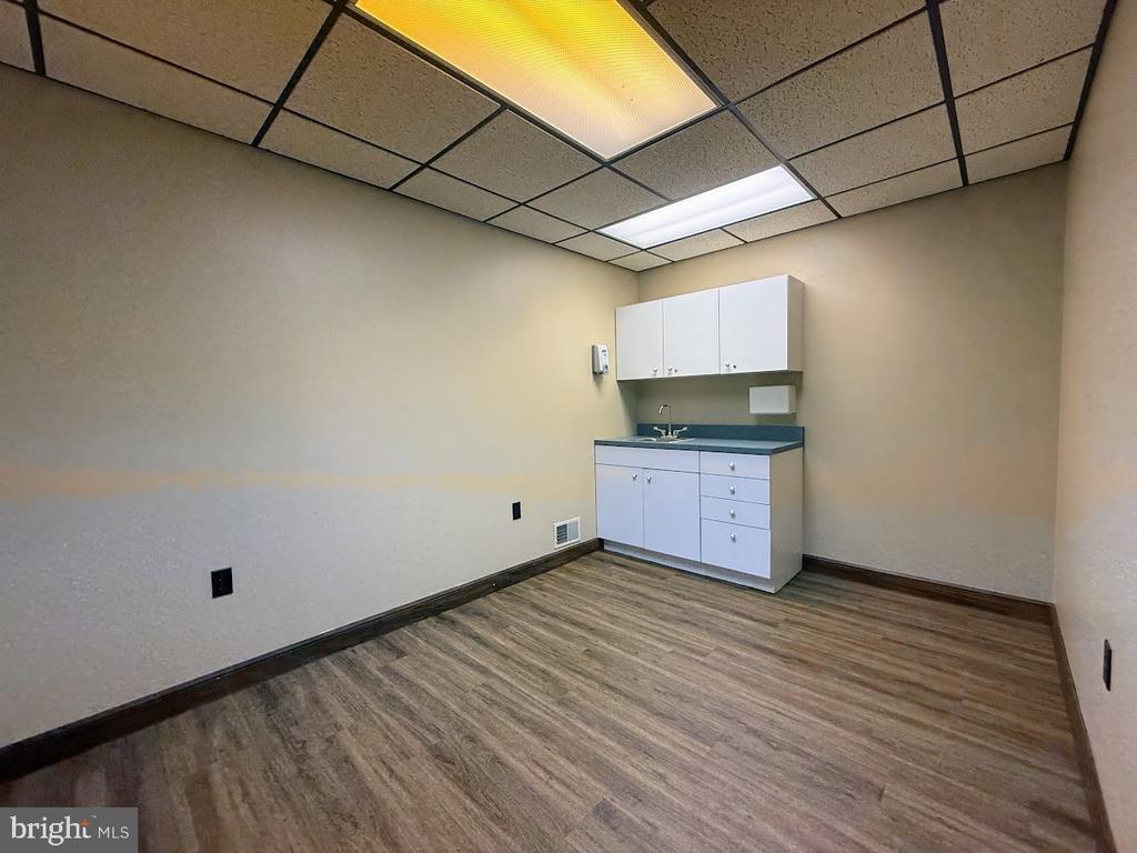 1464 N MAIN STREET Unit: 9