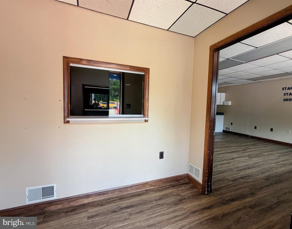 1464 N MAIN STREET Unit: 9